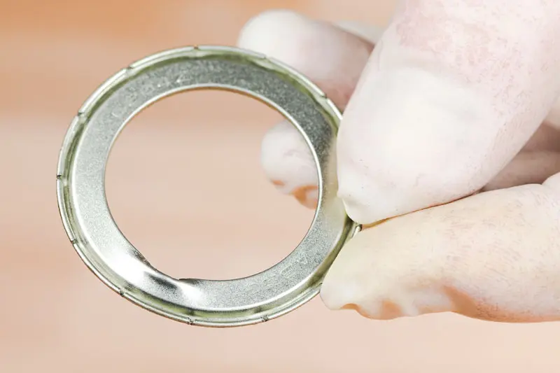 Как снять уплотнительную шайбу или накладку?